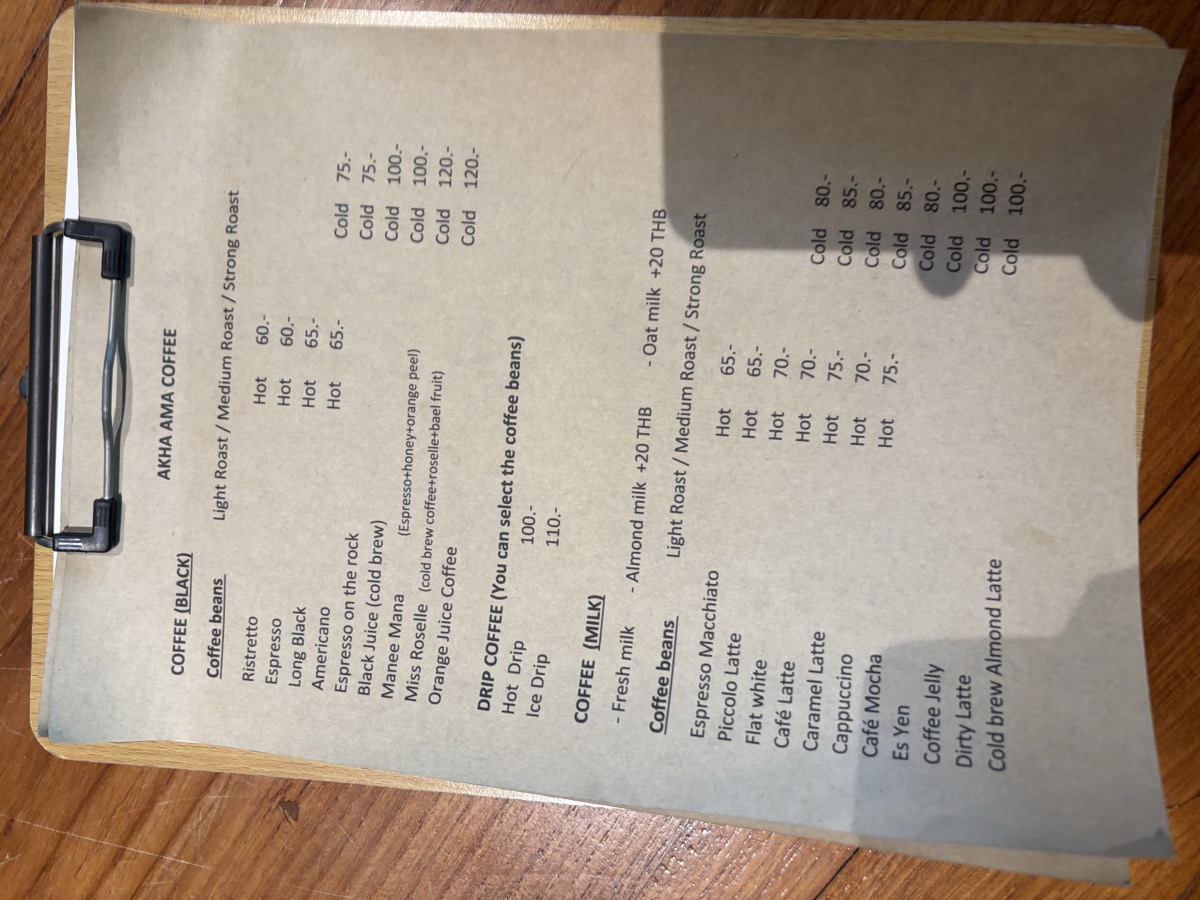 Akha Ama 커피와 레몬 케이크